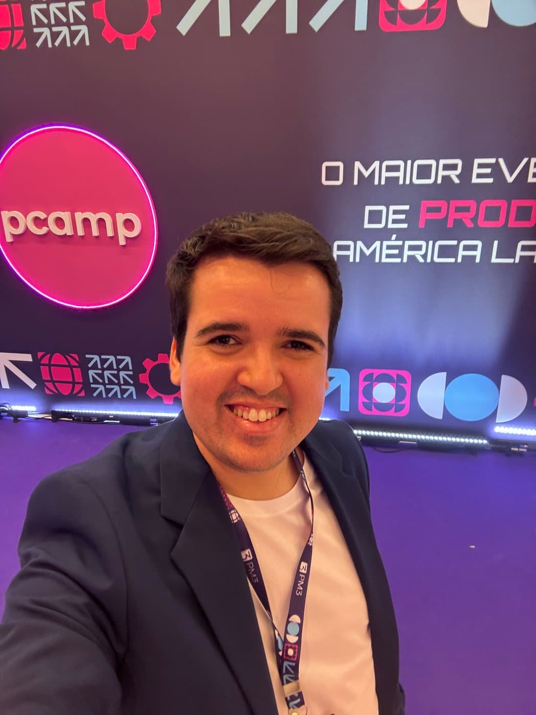 Tiago Costa apresentando no Product Camp 2024